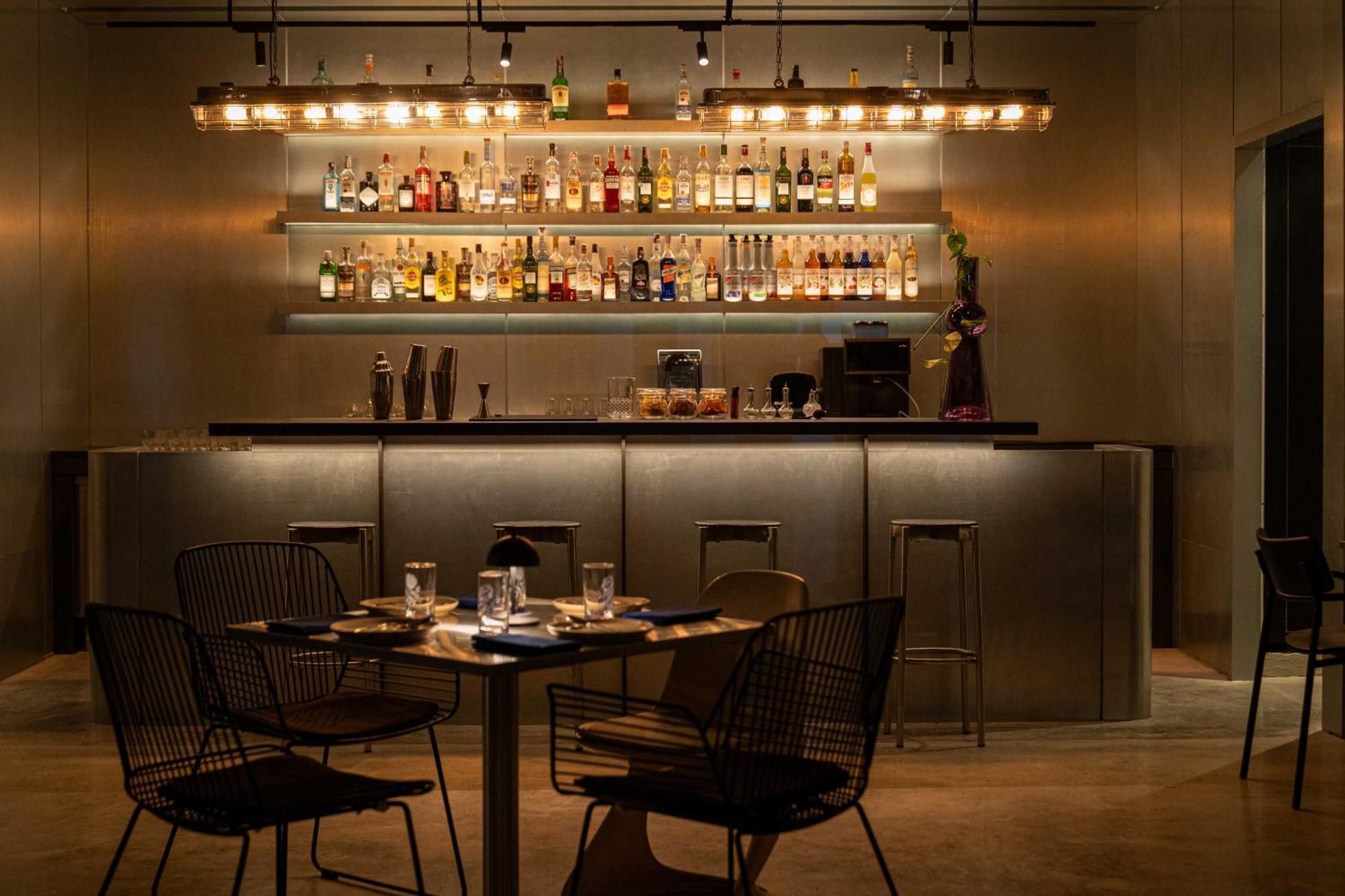 Отель The Standardx, Bangkok Phra Arthit Экстерьер фото