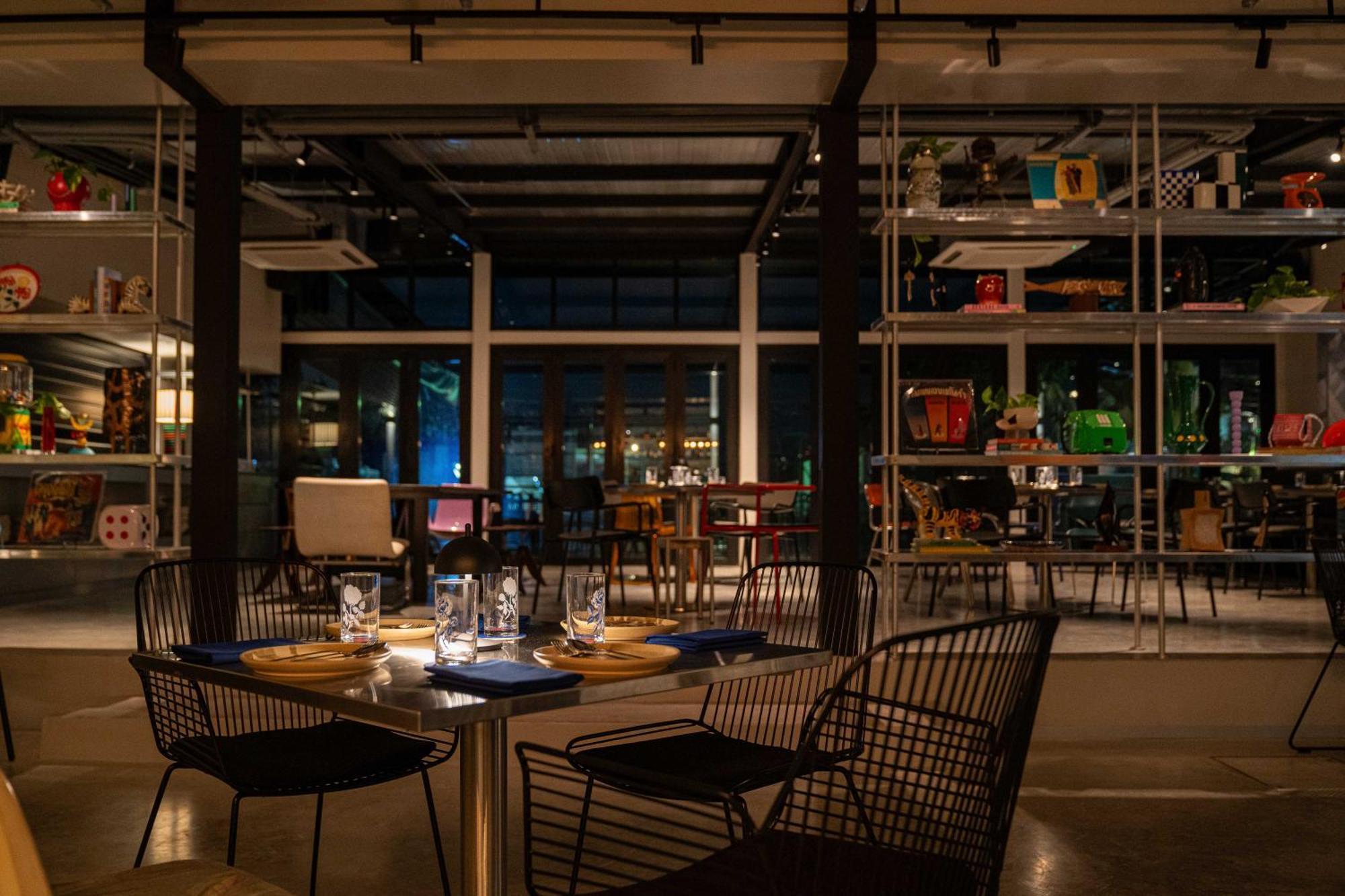 Отель The Standardx, Bangkok Phra Arthit Экстерьер фото